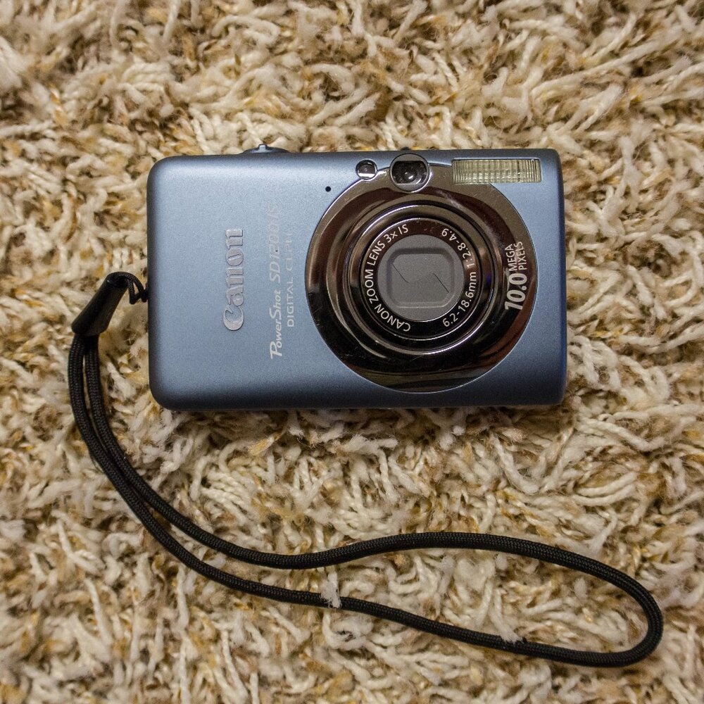 Canon PowerShot SD1200 IS ELPH package